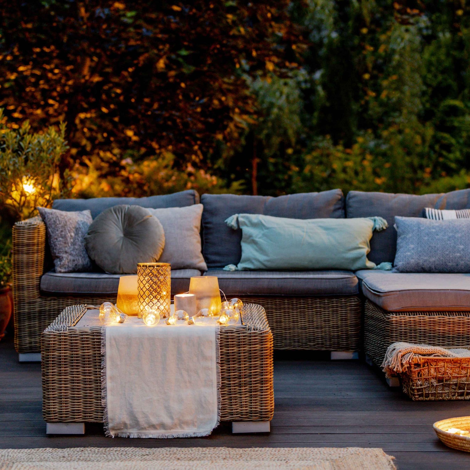 Balsamic home scents with rich, warm, and resinous aromas that create a comforting and elegant atmosphere
